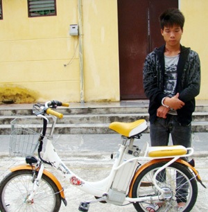 9X vờ đi nhờ xe để hiếp dâm và cướp - 1 9X vờ đi nhờ xe để hiếp dâm và cướp