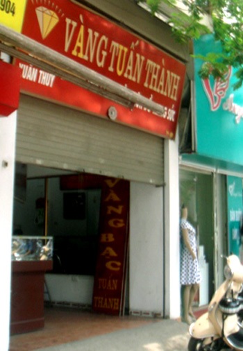 Hà Nội: Đột vòm liều lĩnh, khoắng hàng chục cây vàng - 1 Hà Nội: Đột vòm liều lĩnh, khoắng hàng chục cây vàng