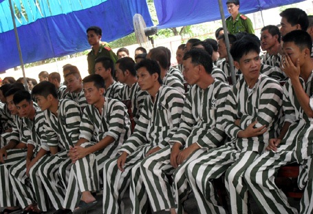Hàng trăm phạm nhân được giảm án, tha tù dịp 2/9 - 1 Những phạm nhân có thành tích cải tạo tốt được giảm án, tha tù. (Ảnh minh họa: Tiến Nguyên)