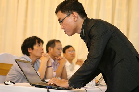 Khoảnh khắc đáng nhớ của những người “cầm cân nảy mực” - 5 PGS.TS Nguyễn Minh Dân- Hội Đồng Khoa học Chương trình CNTT NN
