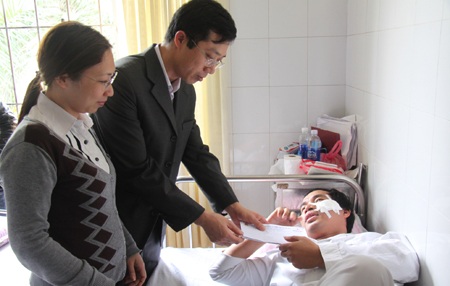 Hà Nội: Câu trộm điện, dùng dao tấn công nhân viên điện lực - 2 Nạn nhân Huỳnh