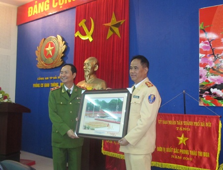 Đảm bảo tuyệt đối ANTT, ATGT tại các lễ hội đầu năm - 1 Thứ trưởng Bộ Công an làm việc cùng phòng CSGT Hà Nội