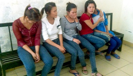 Hà Nội: Truy quét các đối tượng lừa đảo bán tăm “nhân đạo” - 1 Các đối tượng lừa đảo bán tăm nhân đạo vừa bị truy quét.