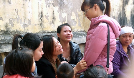 Hà Nội: Đến đón vợ, bị đánh tử vong - 1 Người nhà nạn nhân đau khổ kể lại sự việc.