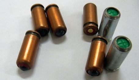 Hà Nội: Giữ súng trong người vì… làng nhiều "cẩu tặc" - 2 Số đạn trong hộp tiếp đạn.