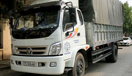 Phát hiện 3 tấn bánh kẹo xuất xứ Trung Quốc có nhãn mác Việt Nam - 1 Chiếc xe tải chở bánh kẹo lậu bị bắt giữ.