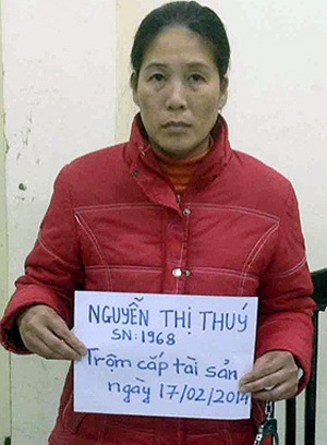 Đi làm 1 tuần, ôsin “nẫng” điện thoại Vertu của chủ - 1 Đối tượng Thúy.