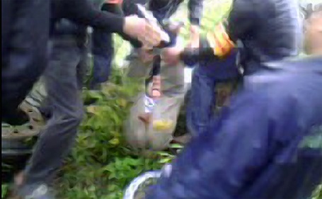 Giám đốc nhà máy gạch bị khiêng ném ra ngoài ngày 12/3/2014.