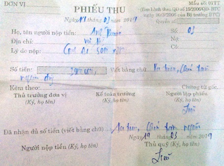 Một số phiếu thu, phiếu xuất kho của nhà máy trong những ngày bị đánh chiếm.