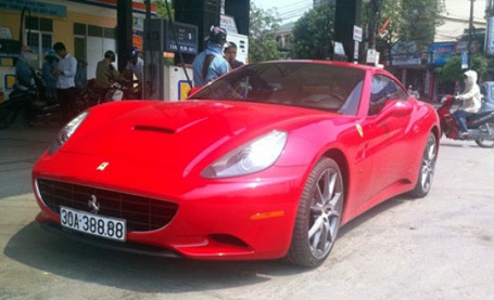 Hà Nội: Hai xế hộp bạc tỷ cùng chung biển số siêu đẹp - 3 Hình ảnh chiếc siêu xe Ferrari