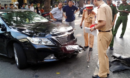 Chiếc Camry hư hỏng nặng.