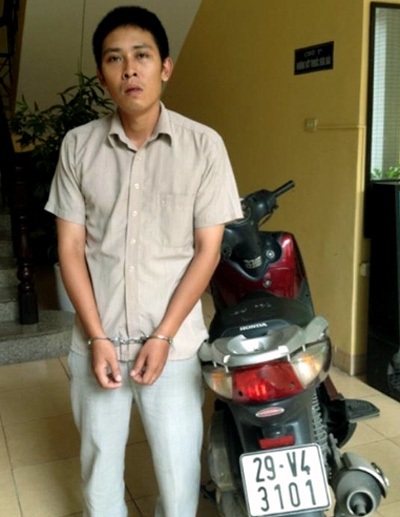 Đối tượng Long cùng chiếc xe sử dụng để gây án.