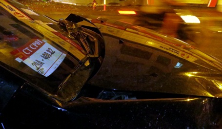 Hà Nội: Xe Lexus toác đầu vì va chạm ở ngã tư - 3 Nắp ca-pô tung ra.