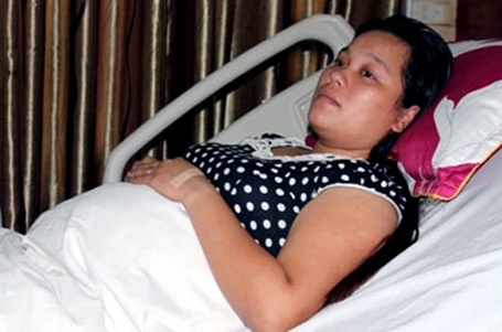 Vụ gây rối ở BV Bạch Mai: Nữ điều dưỡng mang thai chưa thể đi làm - 1 Nữ điều dưỡng Nguyễn Thị Ngọc Anh vẫn đang được theo dõi sức khỏe, chưa thể đi làm.