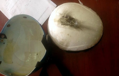 Hà Nội: Cảnh sát giao thông chạy bộ đuổi bắt kẻ buôn ma túy - 2 Số heroin được giấu trong mũ bảo hiểm.