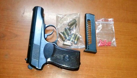 Số súng, đạn và ma túy phát hiện trên xe của Sơn.