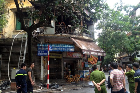 Hà Nội: Lửa thiêu rụi 3 căn phòng trên phố Phủ Doãn - 1 Hiện trường vụ hỏa hoạn.