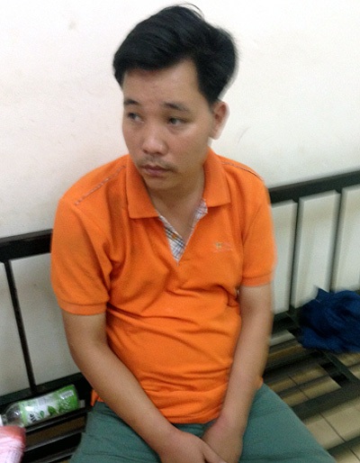 Hà Nội: “Phun mưa”, đánh cảnh sát giao thông giữa ngã tư - 1 Đối tượng Nguyễn Văn Hiếu.