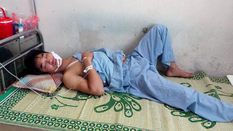 Hà Nội: Đi “gây chiến”, bị đâm thấu tim - 1 Đối tượng Nguyễn Văn Chính bị thương sau cuộc ẩu đả.