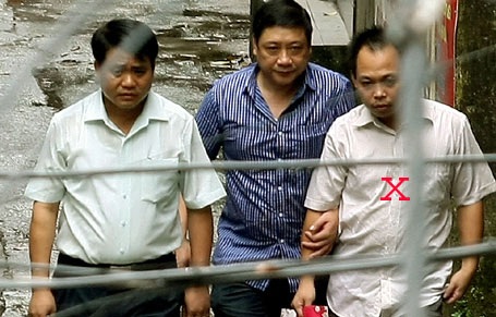 Tướng Chung một mình thương thuyết với kẻ bắt cóc như thế nào? - 1 Tướng Chung một mình thương thuyết với kẻ bắt cóc như thế nào?