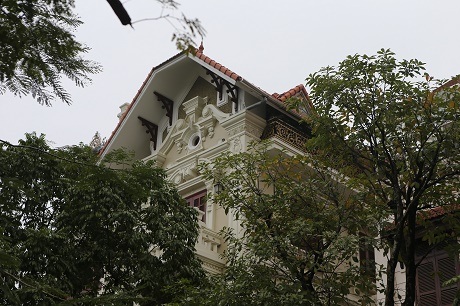 Ngôi biệt thự khủng của đại gia trên đường Nguyễn Thị Thập