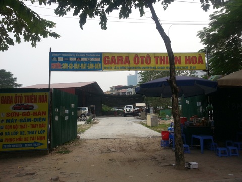 Kinh doanh trái phép trên đất vàng, chặn lối đi của người dân - 2 Hàng quán mọc lên trái phép tại đất dự án