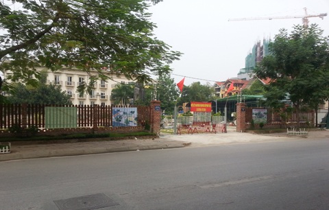 Chiếm dụng hàng nghìn mét vuông đất vàng để trục lợi.