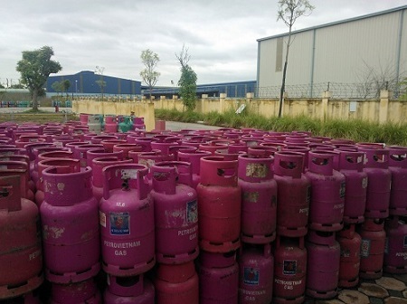 Vì đâu những “quả bom gas” lậu vẫn hoành hành? - 2 Hàng nghìn vỏ bình gas của các hãng khác tại sân của Công ty TNHH Hà Phong