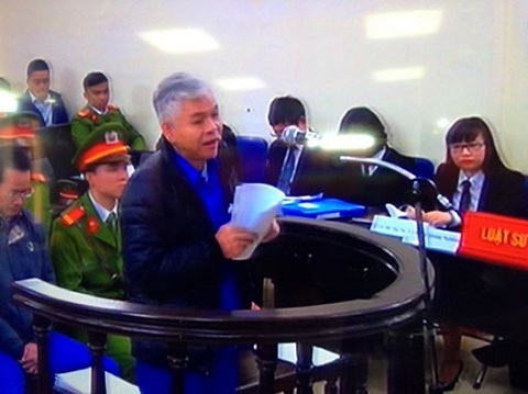 Đem tiền ACB đi gửi: “Ông Trần Xuân Giá nói luật không cấm thì chúng ta làm” - 1 Bị cáo Phạm Trung Cang xin trình bày chứng cứ ngoại phạm tại phiên tòa phúc thẩm sáng ngày 4/12