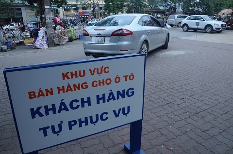 Mỗi xe sau khi tự bơm xong sẽ đánh lái ra khỏi khu vực tự phục vụ và kết thúc quy trình