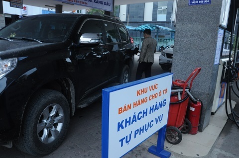 Trong số các khách hàng thích tự bơm xăng, dầu, tài xế lái Taxi chiếm số lượng lớn