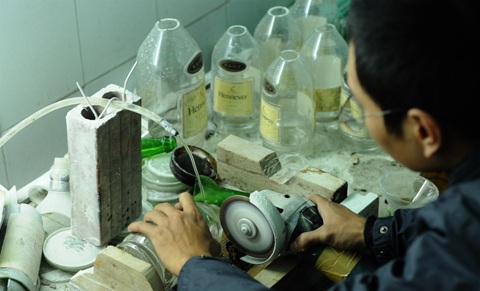 Nghề độc: “Phù phép” chai lọ phế liệu kiếm hàng chục triệu mỗi tháng - 3 Nghề độc: “Phù phép” chai lọ phế liệu kiếm hàng chục triệu mỗi tháng