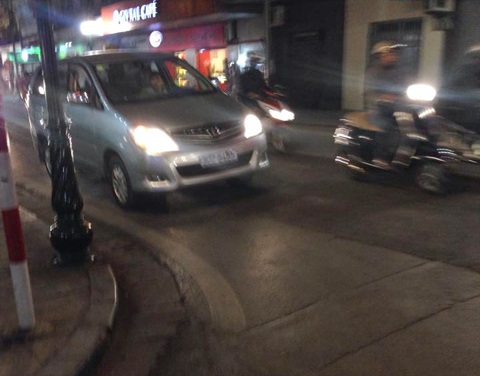 Trải nghiệm taxi Uber “sang chảnh” giá rẻ ngang xe ôm ở Hà Nội - 5 Một chiếc xe Inova hoạt động trong cộng đồng Uber