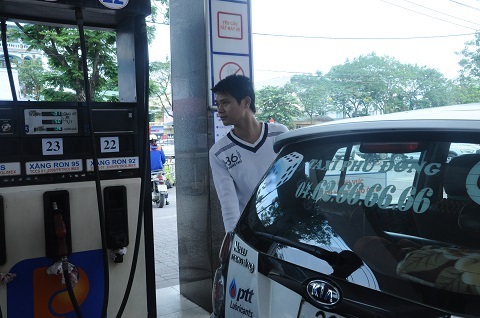 Trong số các khách hàng thích tự bơm xăng, dầu, tài xế lái Taxi chiếm số lượng lớn