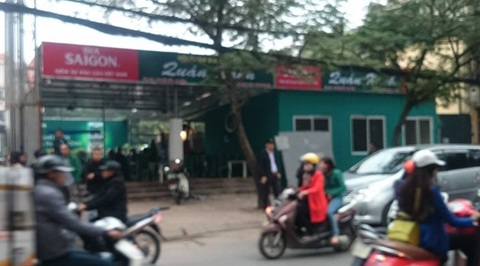 Dẹp không xuể những khu "đất vàng dự án" thành hàng quán kinh doanh trái phép - 2 Nhà hàng mọc lên tại khu đất vàng dự án ở phường Liễu Giai (Ba Đình, Hà Nội).