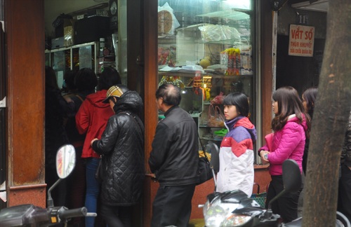 Đây được coi là một quán bán bánh chưng đặc biệt giữa lòng Hà Nội