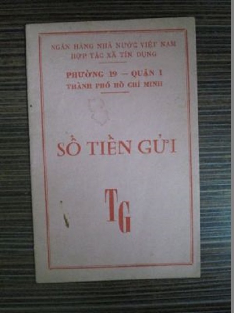 Rao bán gia sản "đại gia" thời xưa cũ với giá bèo - 6 Một cuốn sổ gửi tiền được giới chơi đồ cổ bán với giá 100.000 đồng