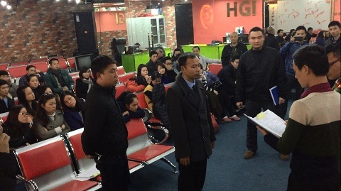 Vụ phá sàn vàng HGI: Triệu tập thêm 3 đối tượng - 1 Cơ quan điều tra đọc lệnh khám xét và bắt giữ tại trụ sở công ty HGI