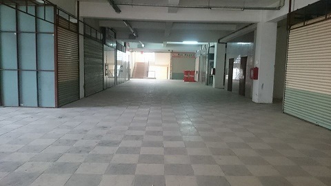 Hà Nội: Hàng trăm tiểu thương đóng quầy, nghỉ bán hàng - 3 Khu chợ Việt Hưng vắng tanh không một bóng người