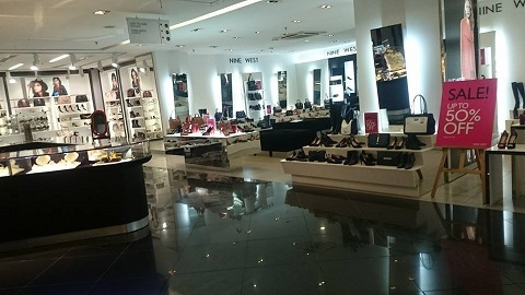 Cận cảnh ế ẩm tại trung tâm mua sắm Parkson thứ 2 tại Hà Nội - 2 Cận cảnh ế ẩm tại trung tâm mua sắm Parkson thứ 2 tại Hà Nội