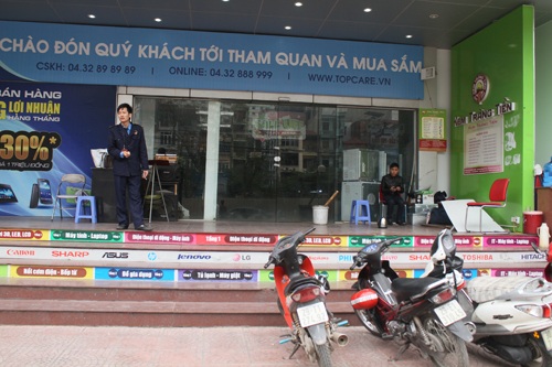 Topcare đóng cửa: Nơi hoang tàn, nơi đang phong tỏa để kiểm kê - 8 Duy nhất còn lại Topcare ở Cầu Giấy vẫn còn để lại hàng hóa và đang tiến hành đóng cửa để kiểm kê