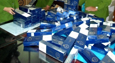 Phá đường dây buôn lậu thuốc lá "núp" bóng tạm nhập tái xuất - 1 Thuốc lá 3 số (555) bị thu giữ
