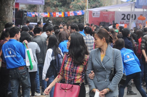 70 trường ĐH, CĐ mang "đặc sản" tới ngày hội tư vấn tuyển sinh tại Hà Nội - 1 70 trường ĐH, CĐ mang đặc sản tới ngày hội tư vấn tuyển sinh tại Hà Nội