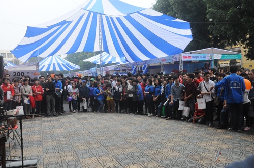 70 trường ĐH, CĐ mang "đặc sản" tới ngày hội tư vấn tuyển sinh tại Hà Nội - 4 Điểm nhấn của ngày hội là 100 gian tư vấn của 70 trường ĐH, CĐ