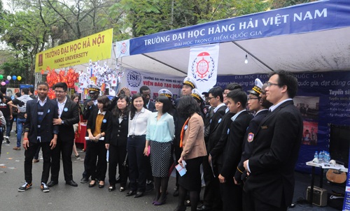 70 trường ĐH, CĐ mang "đặc sản" tới ngày hội tư vấn tuyển sinh tại Hà Nội - 9 Đại học hàng hải có sự tham gia tư vấn của cả người nước ngoài