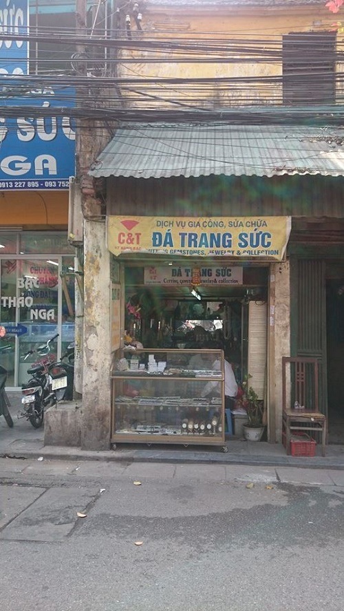 Những quán hàng “tí hon” hái ra tiền ở Hà Nội - 3 Những quán hàng “tí hon” hái ra tiền ở Hà Nội
