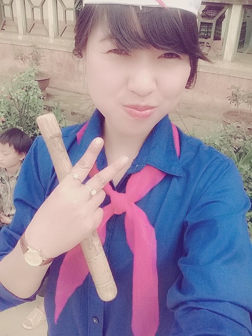 “Hồi ký” của cô giáo 9x xinh đẹp dạy học vùng cao - 3 Cô giáo Tuyết trong trang phục Đoàn