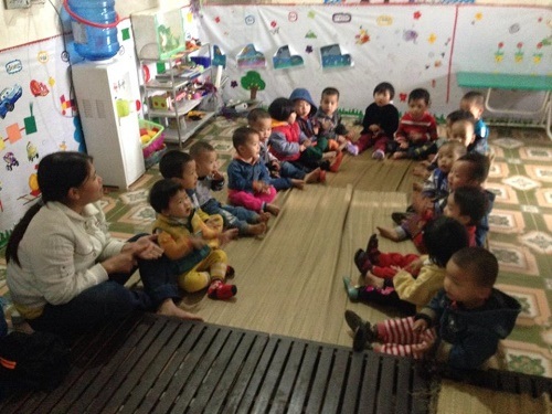 Hà Nội: Trường mầm non cạnh khu nuôi lợn, cô trò khổ vì mùi xú uế - 3 Cơ sở vật chất của lớp học mầm non vô cùng thiếu thốn