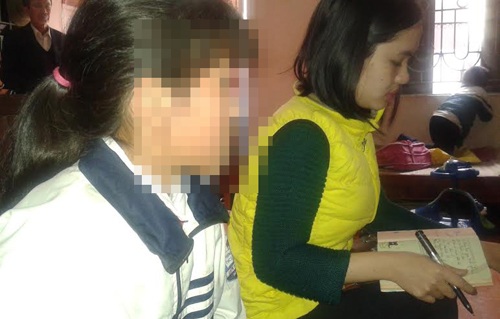 Tình tiết mới vụ phụ huynh xông vào trường đánh 3 học sinh - 1 Nữ sinh Ánh kể lại chuyện bị nhóm bạn ở lớp xin tiền.