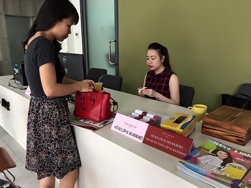 Thêm trường “nóng” mở bán hồ sơ dự tuyển lớp 6 - 3 Giá bán hồ sơ tuyển sinh lớp 6 tại trường Marie Curie là 50.000 đồng/bộ và không giới hạn số lượng